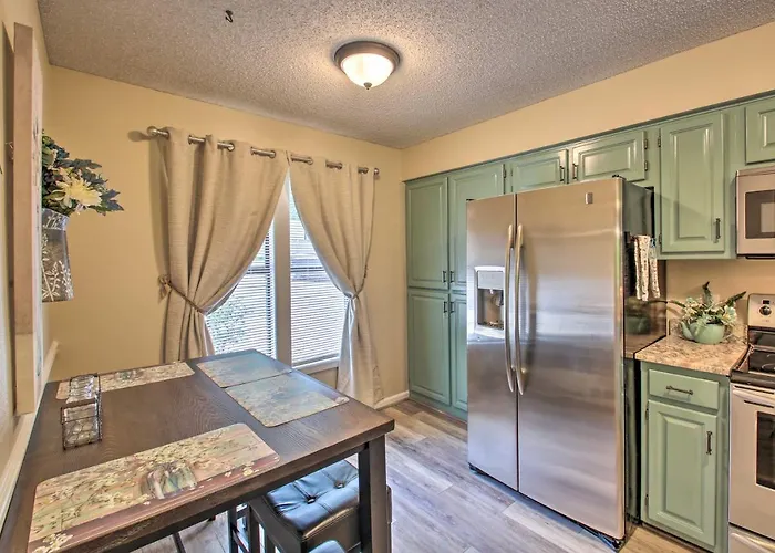 Hot Springs House With Spacious Deck And Grill!